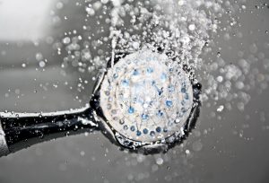 Bienfaits de la Douche Froide : Pourquoi Passer Sous l’Eau Froide